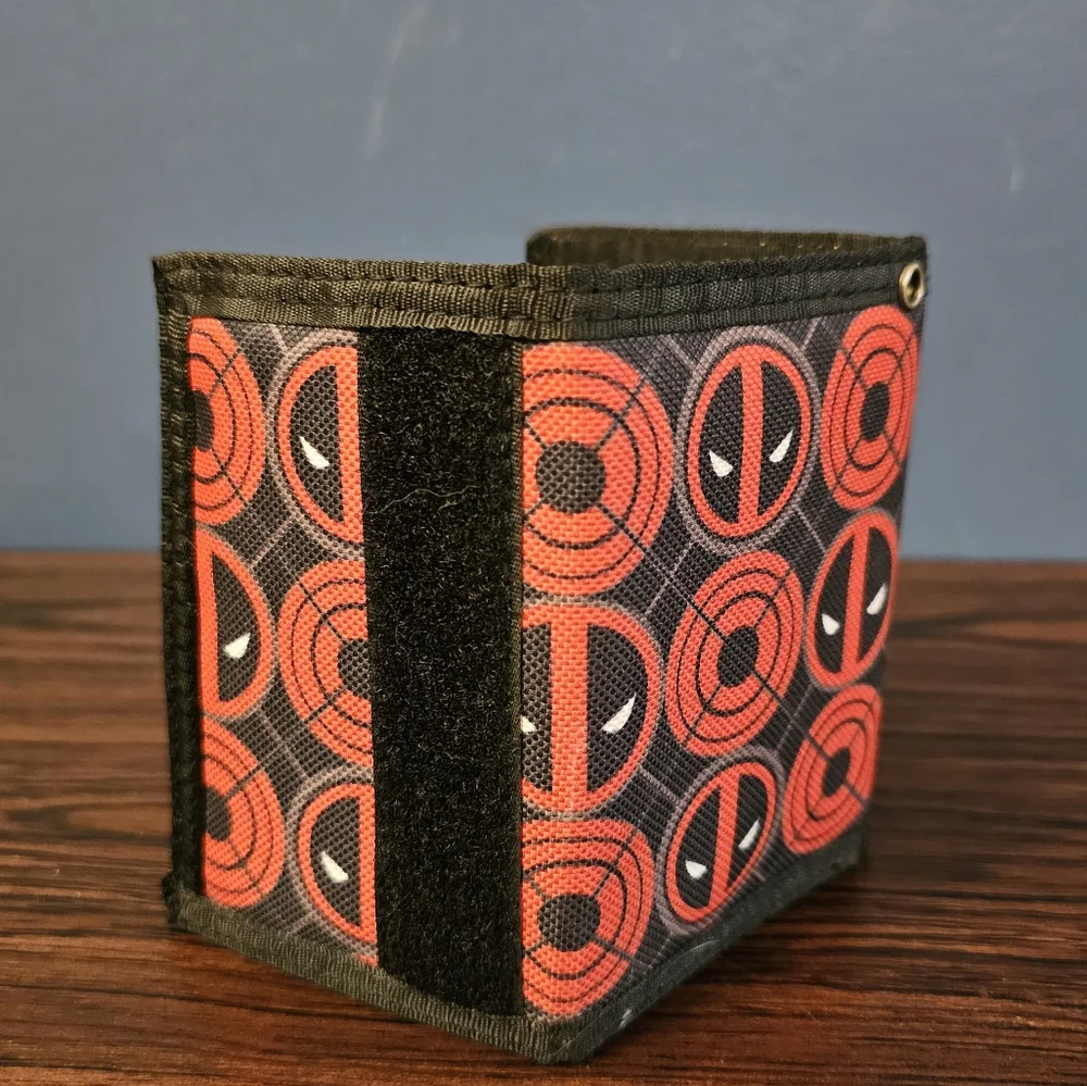 New DEADPOOL trifold Wallet - Picture 2 of 4